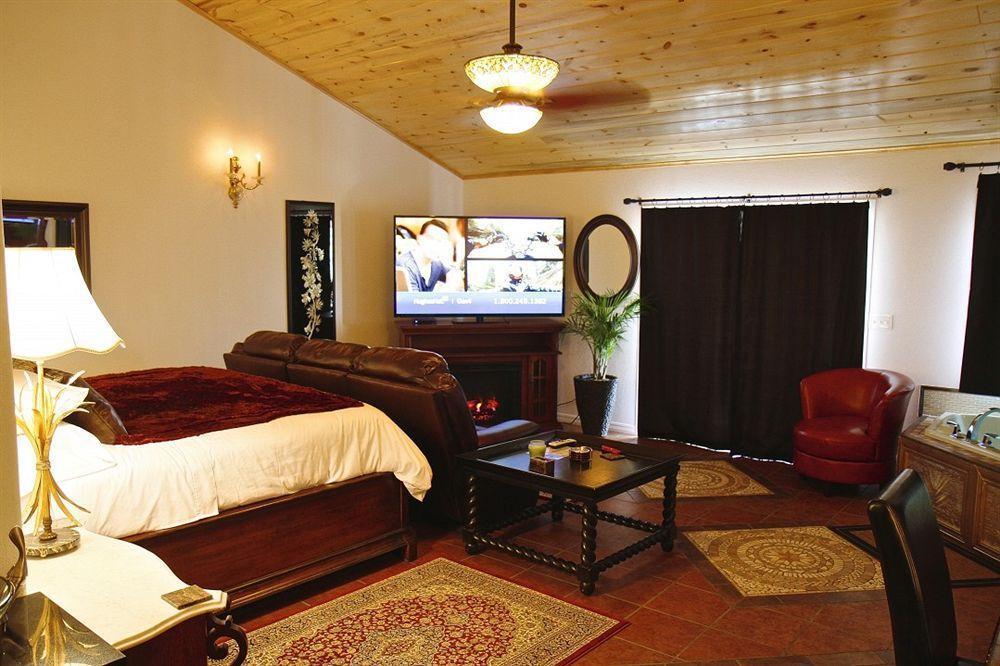 Echo Canyon Spa Resort Sulphur Exterior photo