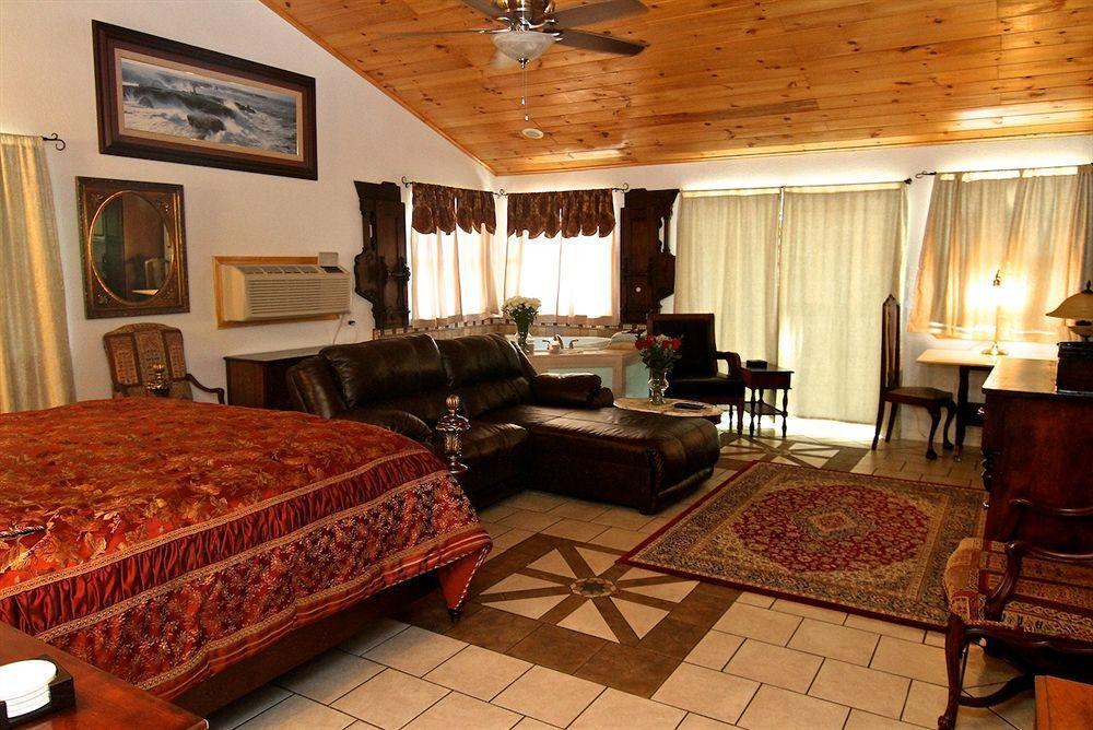 Echo Canyon Spa Resort Sulphur Exterior photo