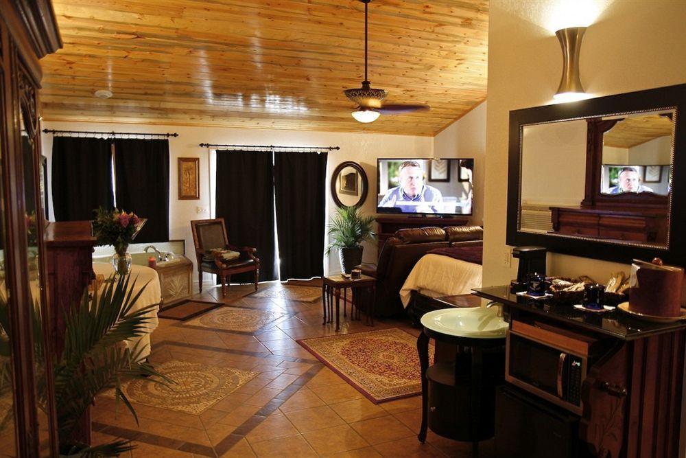 Echo Canyon Spa Resort Sulphur Exterior photo